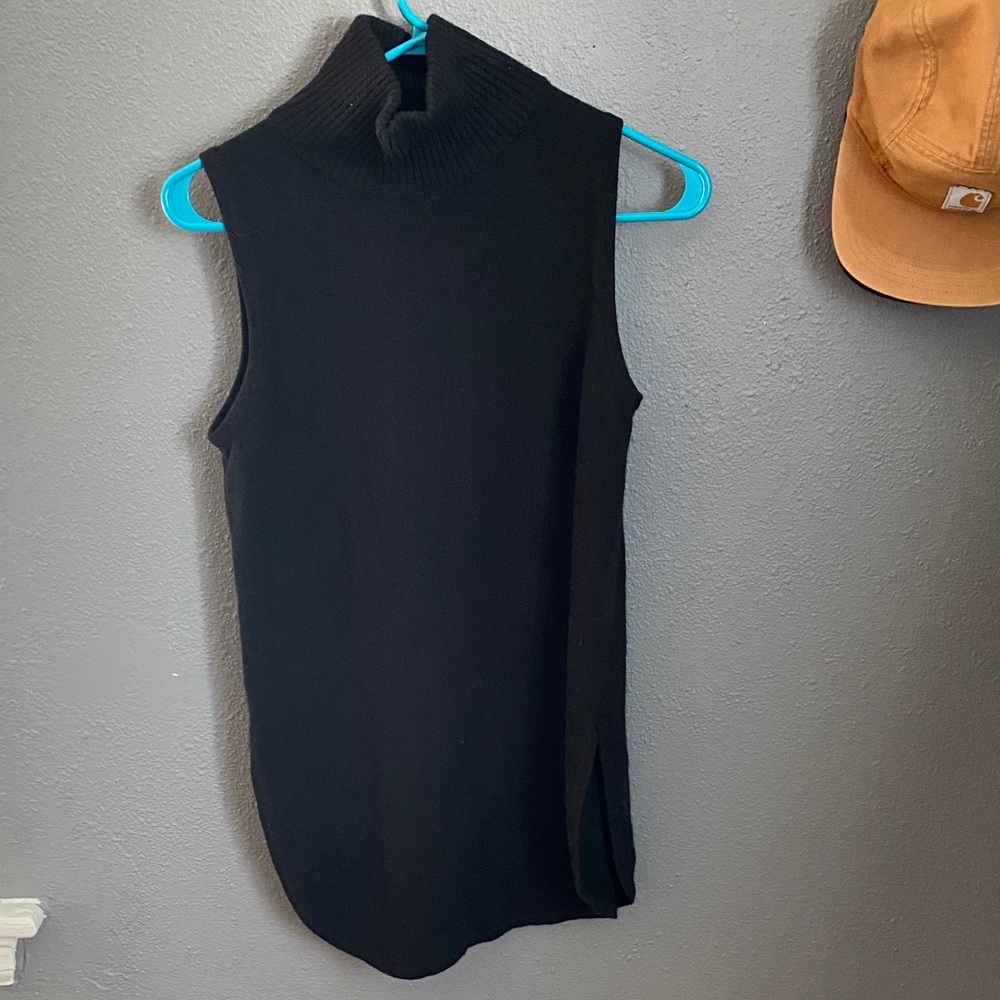 Ann Taylor sleeveless turtleneck sweater